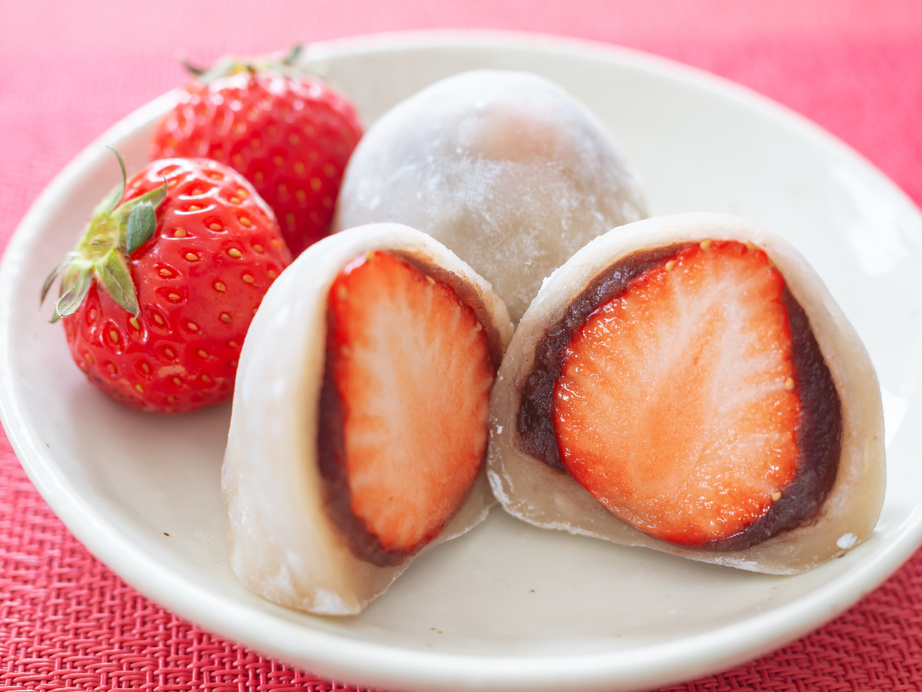 Strawberry Daifuku(Ichigo Daifuku Mochi with Red Bean Paste)